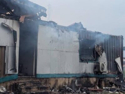 BREAKING: Fire Engulfs Customs Western Marine Command Office In Lagos